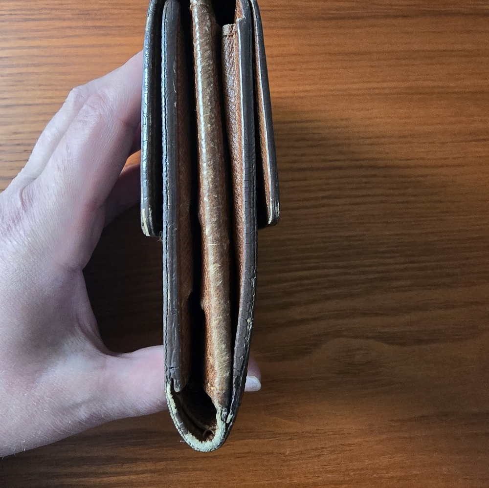 Authentic LV Wallet - Picture 4 of 11